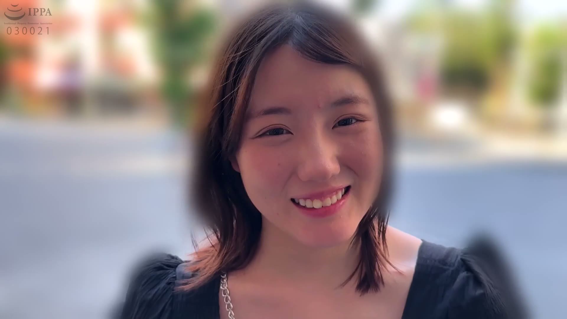 『えっ！ここでするんですか？？』『ちんちん入れないって言ってましたよね！？』同人監督にハメられて不本意性交をしてしまう 小鈴みかん 014