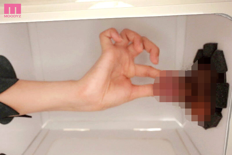 街行く女子にこっそりとチ○ポ握らせ無自覚羞恥手コキさせろ! 箱の中身当てゲーム J○・OL・甘ロリ 女子大生・痴女... 計8名出演 005