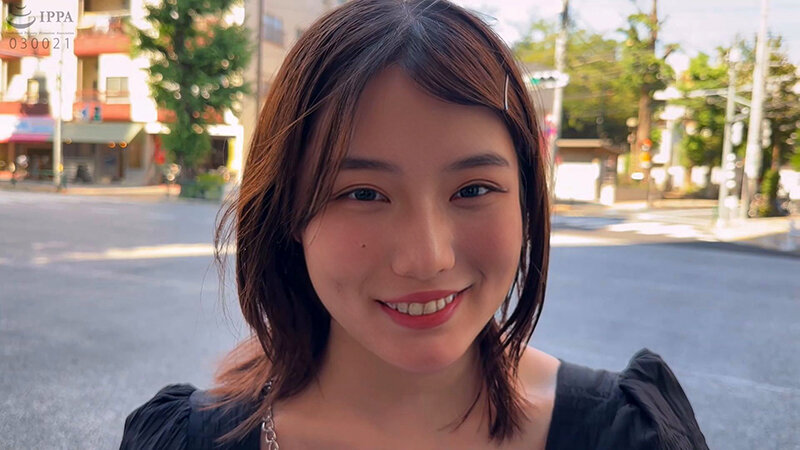 『えっ！ここでするんですか？？』『ちんちん入れないって言ってましたよね！？』同人監督にハメられて不本意性交をしてしまう 小鈴みかん 032