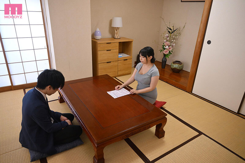 【セール】 【独占】 シリーズ売上げ55,000部OVER!! 「気が済むまで中に出しなさい…」毎日お母さんで性欲処理!3実写版 事務的な性処理をする母親に一か月ぶりの中出し! 吉根ゆりあ 011