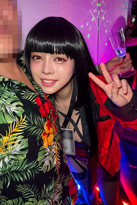 渋ハロ集合！クラブでナンパした巨乳ちゃんをコスイベの売り子に呼んだらサークル主の童貞くんの精子を搾り取るど変態痴女だった！ 004