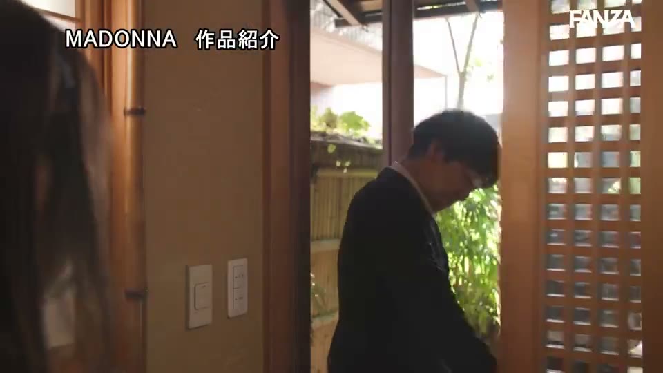 義父の淫技に支配される美嫁の痴態を卑猥に描いた人気同人が忠実実写化！！ 原作:雷酸水銀 老練兵 実写オリジナル濡れスケ羞恥性交も追加収録！！ 倉多まお 010