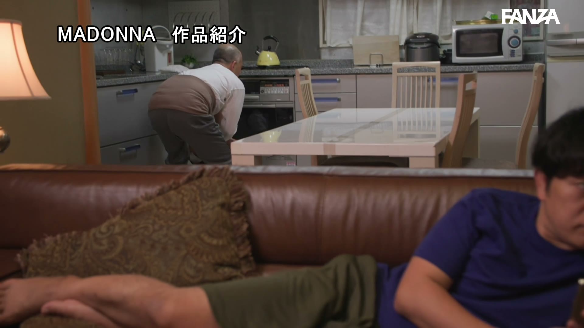 義父の淫技に支配される美嫁の痴態を卑猥に描いた人気同人が忠実実写化！！ 原作:雷酸水銀 老練兵 実写オリジナル濡れスケ羞恥性交も追加収録！！ 倉多まお 014