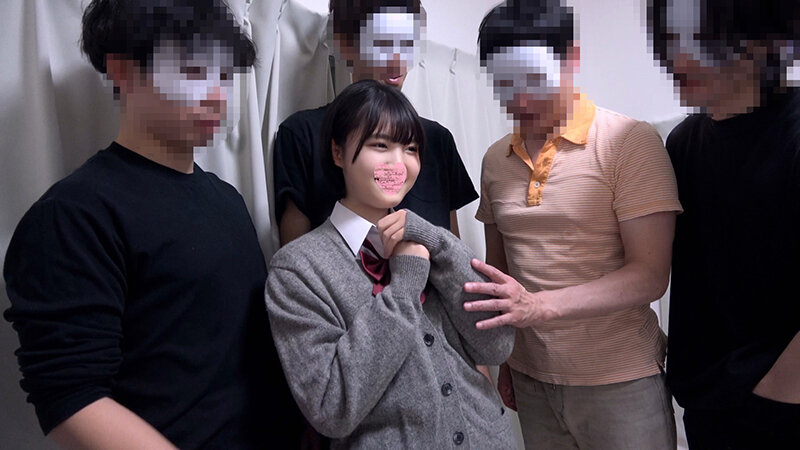 小さい女の子のワレメに中年男たちの極太をメリメリ挿入無邪気な笑顔が強張って虚無顔になった鬼ピストン6P乱交 005